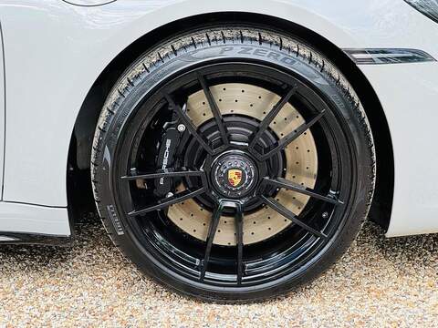Porsche 911 3.0T 992 4 GTS Targa PDK 4WD Euro 6 (s/s) 2dr - U10004062