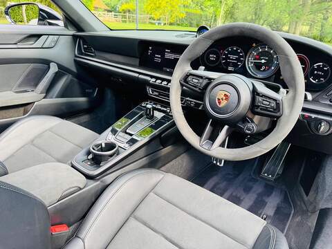 Porsche 911 3.0T 992 4 GTS Targa PDK 4WD Euro 6 (s/s) 2dr - U10004062