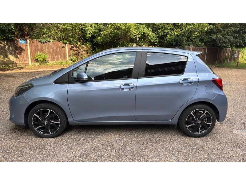 Toyota Yaris Yaris Design Hatchback 1 Manual Petrol - U10004067