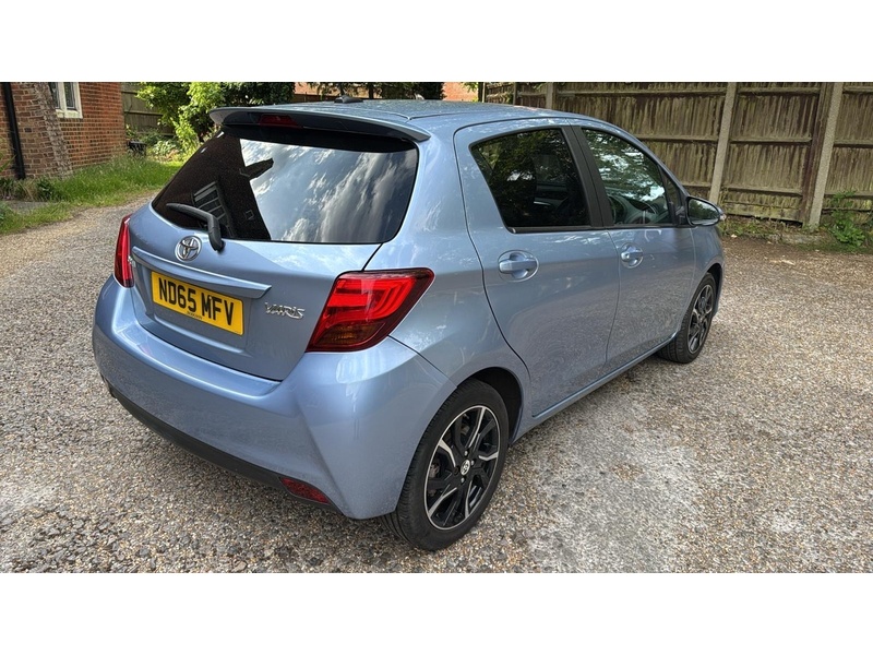 Toyota Yaris Yaris Design Hatchback 1 Manual Petrol - U10004067