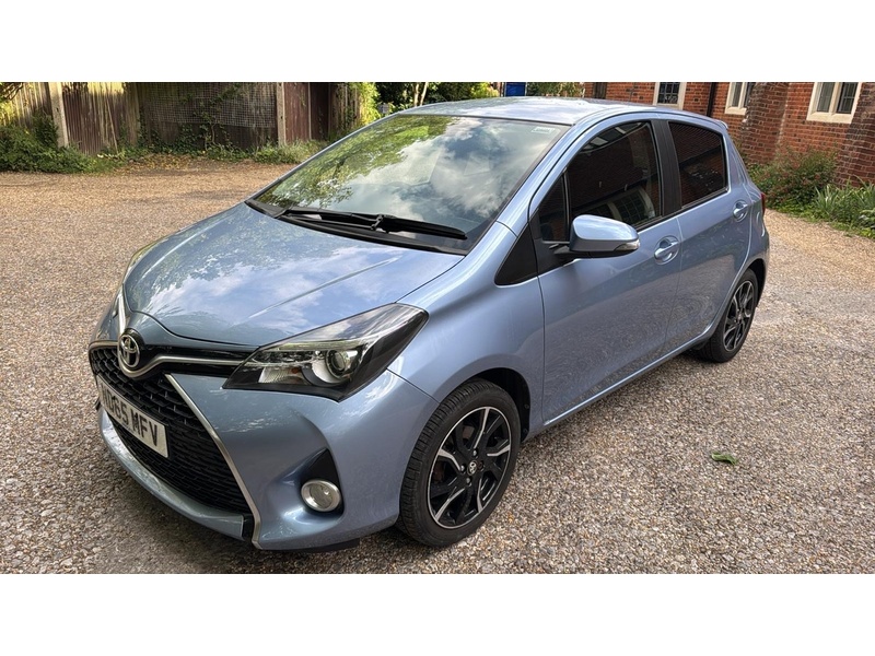 Toyota Yaris Yaris Design Hatchback 1 Manual Petrol - U10004067