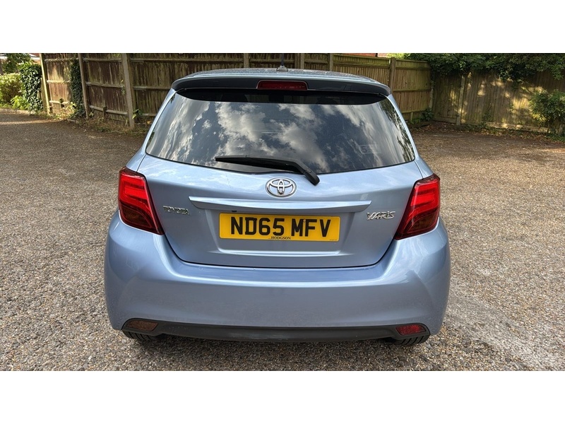 Toyota Yaris Yaris Design Hatchback 1 Manual Petrol - U10004067