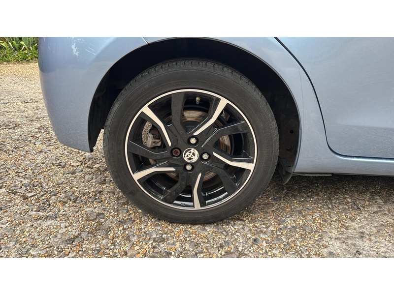 Toyota Yaris Yaris Design Hatchback 1 Manual Petrol - U10004067