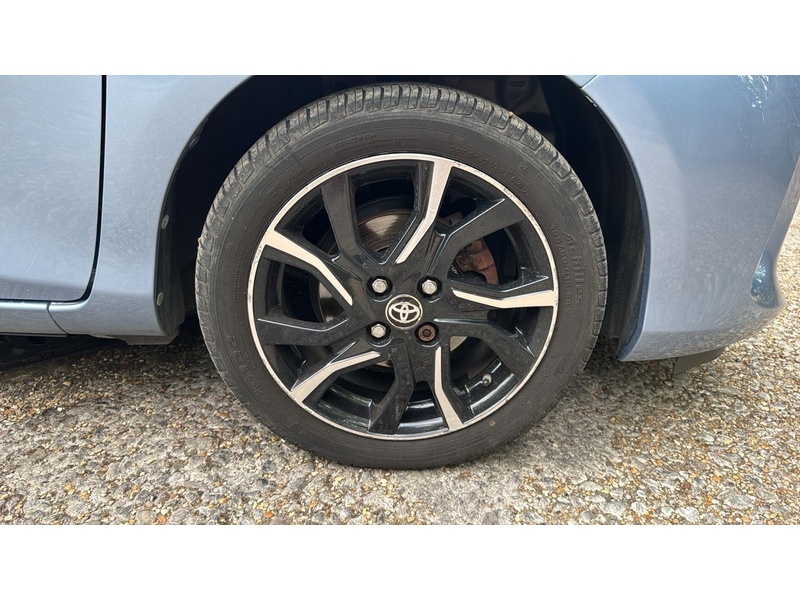 Toyota Yaris Yaris Design Hatchback 1 Manual Petrol - U10004067