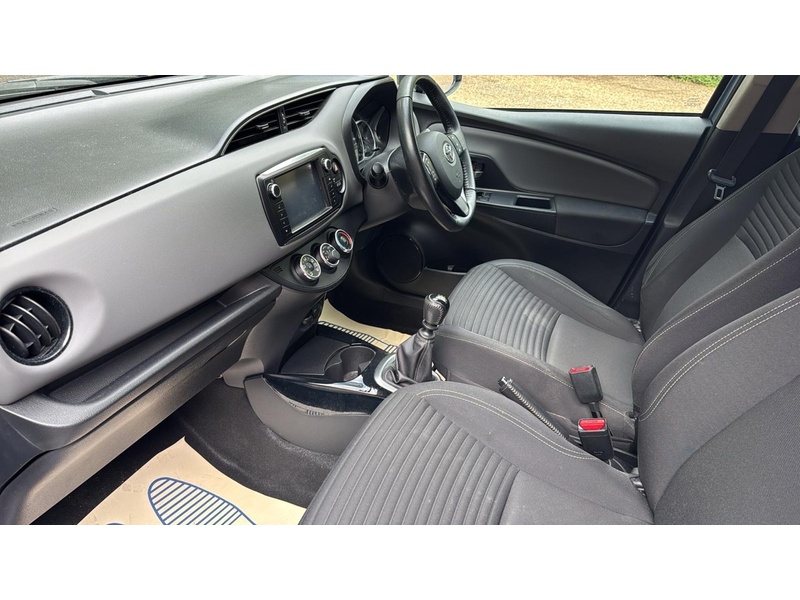 Toyota Yaris Yaris Design Hatchback 1 Manual Petrol - U10004067