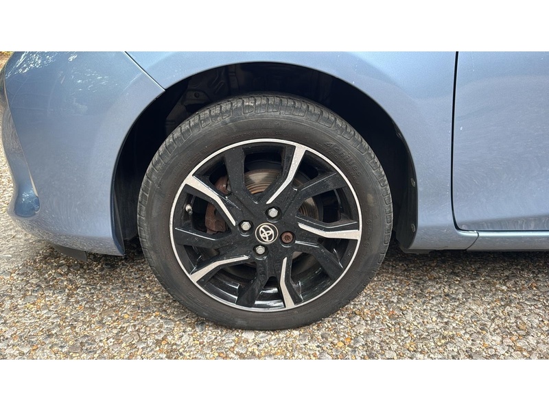 Toyota Yaris Yaris Design Hatchback 1 Manual Petrol - U10004067