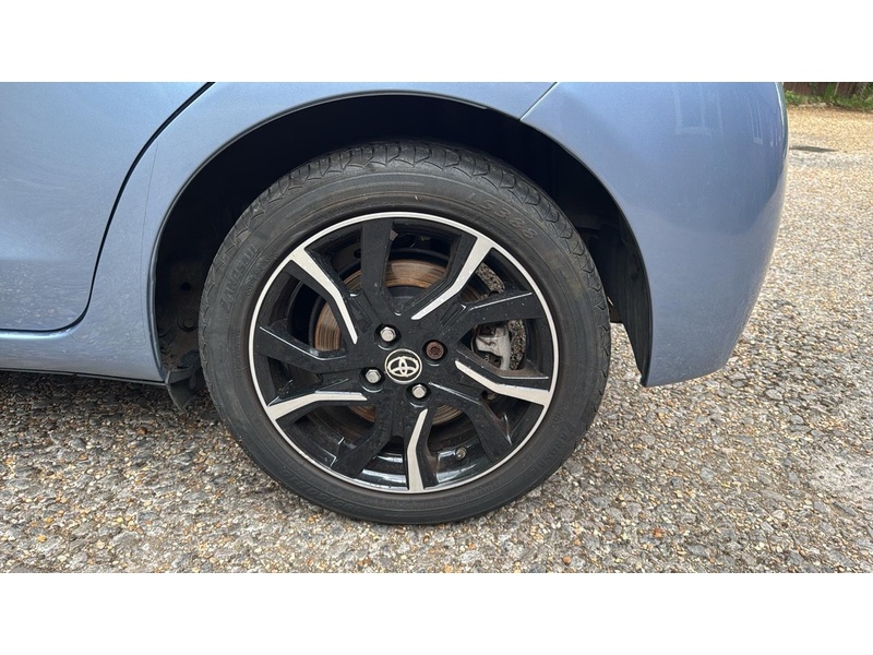 Toyota Yaris Yaris Design Hatchback 1 Manual Petrol - U10004067