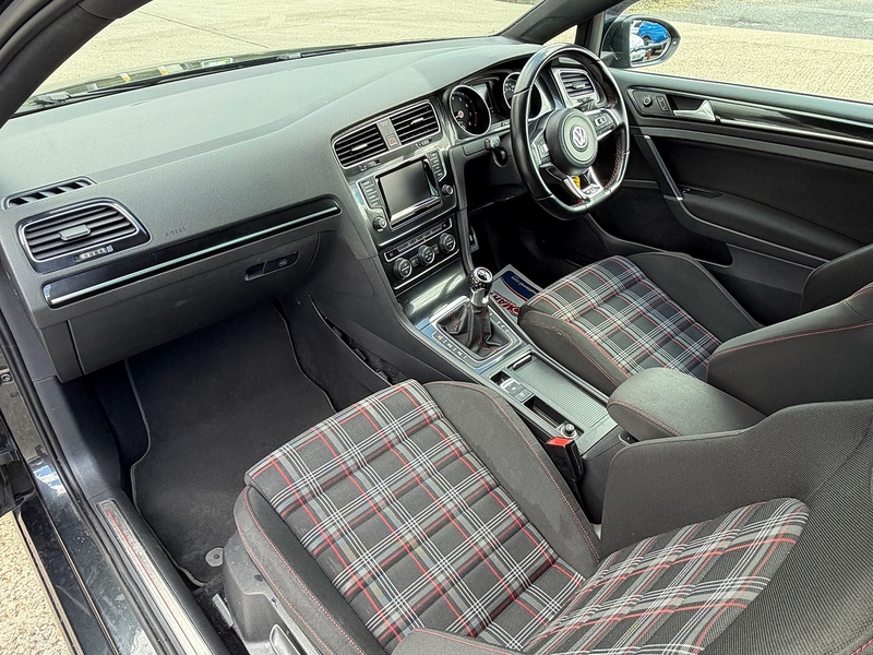 Volkswagen Golf 2.0 TSI BlueMotion Tech GTI Launch Hatchback 3dr Petrol Manual Euro 6 (s/s) (220 ps) - U10004071