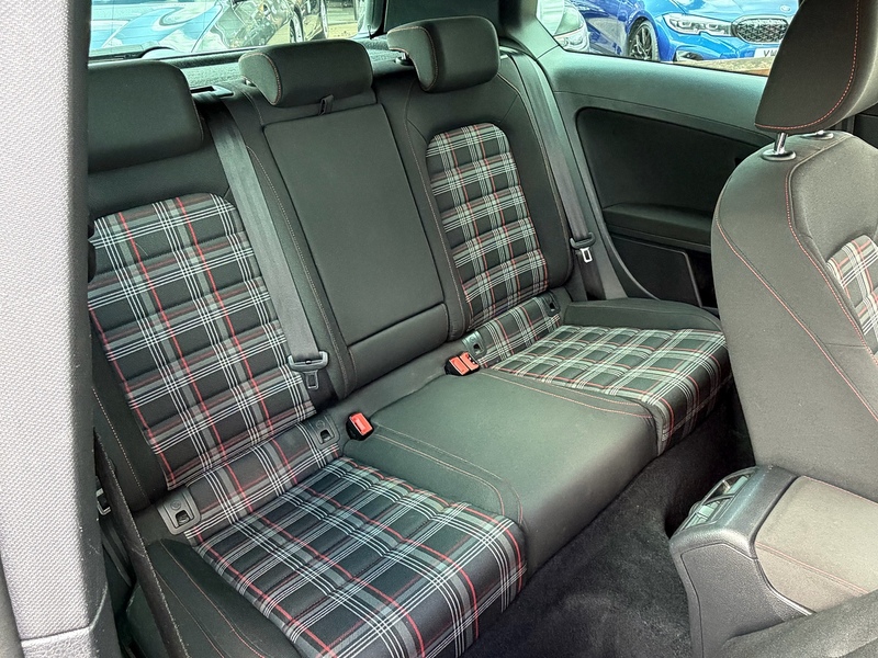 Volkswagen Golf 2.0 TSI BlueMotion Tech GTI Launch Hatchback 3dr Petrol Manual Euro 6 (s/s) (220 ps) - U10004071