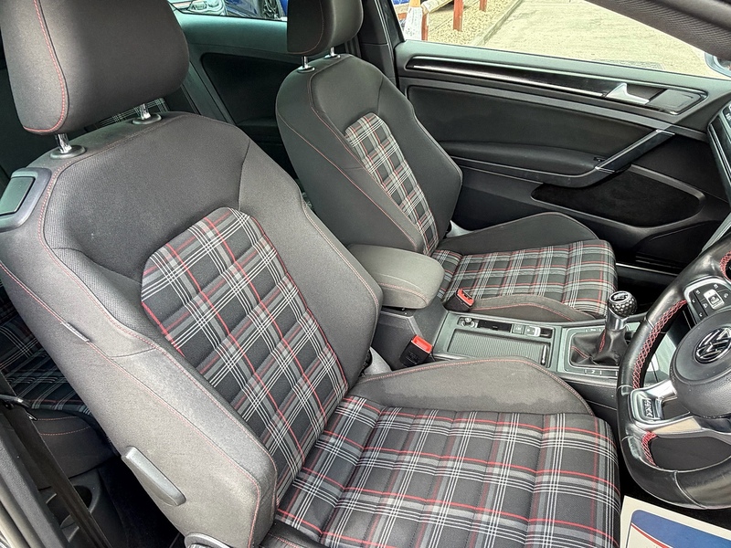 Volkswagen Golf 2.0 TSI BlueMotion Tech GTI Launch Hatchback 3dr Petrol Manual Euro 6 (s/s) (220 ps) - U10004071