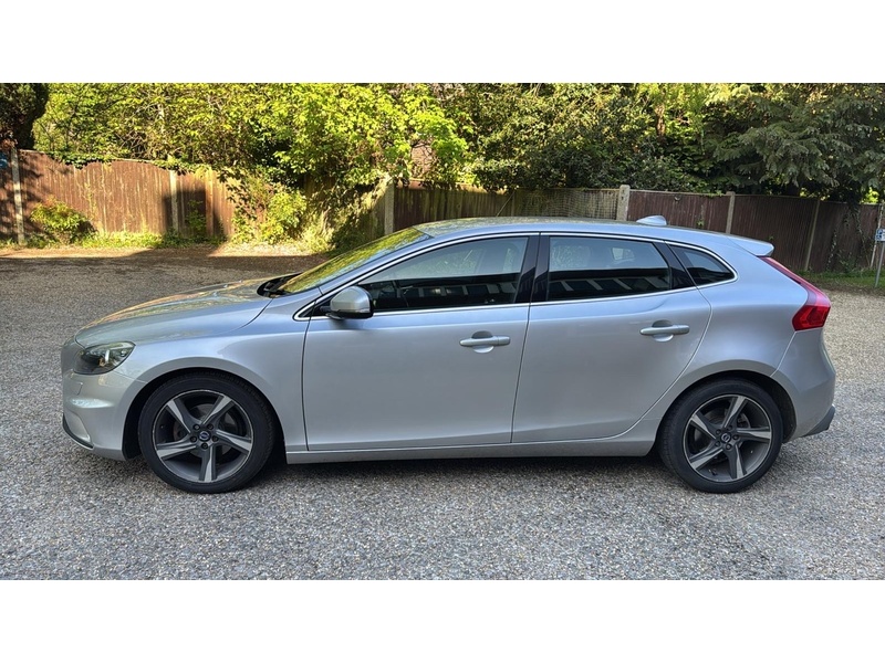 Volvo V40 1.6 D2 R-Design Nav Hatchback 5dr Diesel Manual Euro 5 (s/s) (115 ps) - U10004086