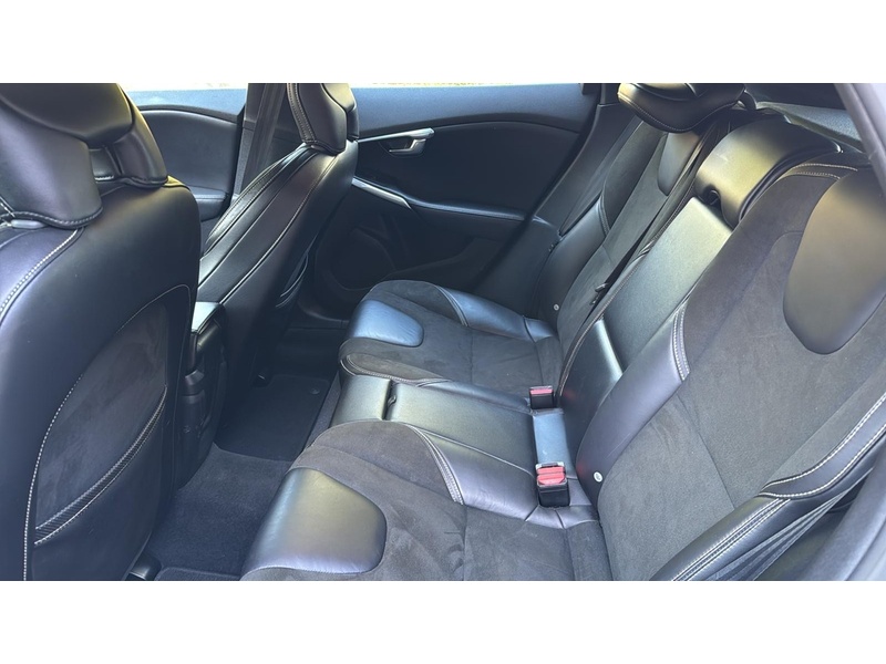 Volvo V40 1.6 D2 R-Design Nav Hatchback 5dr Diesel Manual Euro 5 (s/s) (115 ps) - U10004086