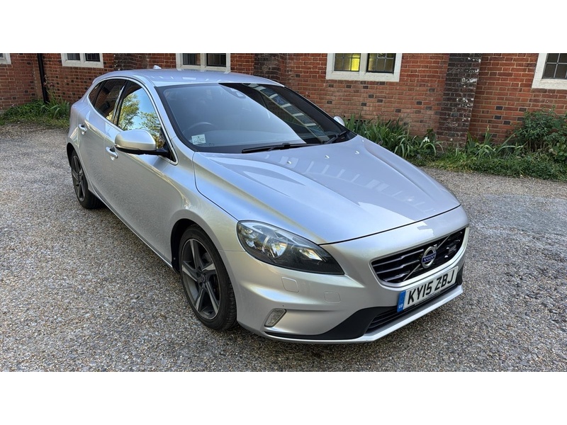 Volvo V40 1.6 D2 R-Design Nav Hatchback 5dr Diesel Manual Euro 5 (s/s) (115 ps) - U10004086
