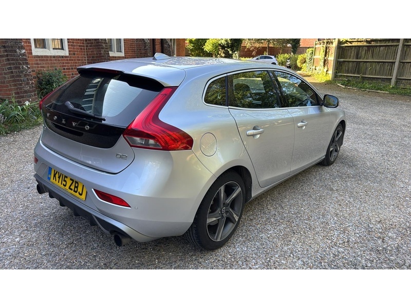 Volvo V40 1.6 D2 R-Design Nav Hatchback 5dr Diesel Manual Euro 5 (s/s) (115 ps) - U10004086