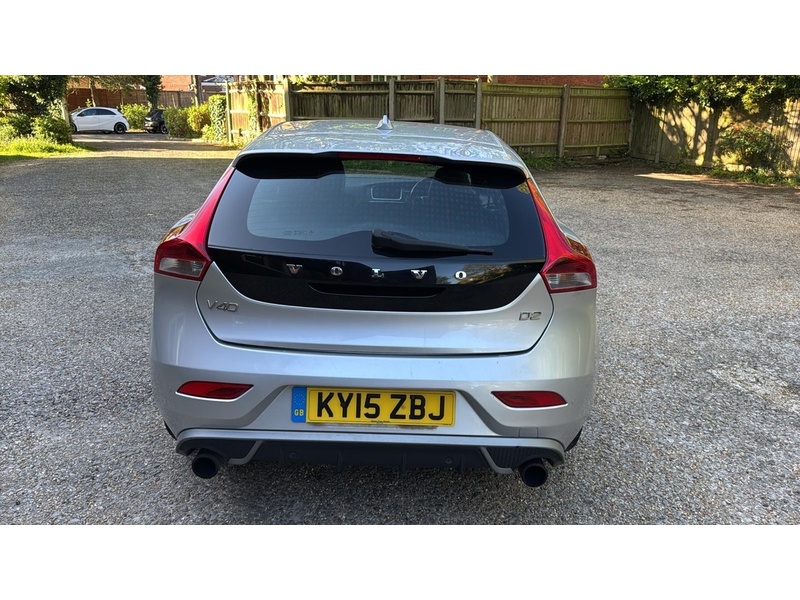 Volvo V40 1.6 D2 R-Design Nav Hatchback 5dr Diesel Manual Euro 5 (s/s) (115 ps) - U10004086