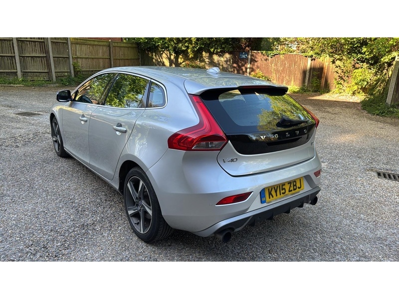 Volvo V40 1.6 D2 R-Design Nav Hatchback 5dr Diesel Manual Euro 5 (s/s) (115 ps) - U10004086