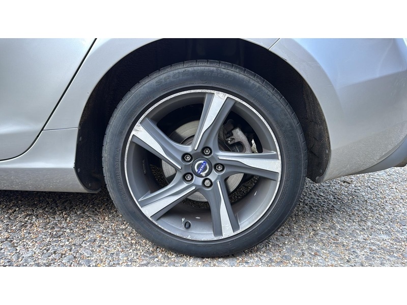 Volvo V40 1.6 D2 R-Design Nav Hatchback 5dr Diesel Manual Euro 5 (s/s) (115 ps) - U10004086