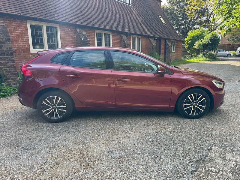 Volvo V40 2.0 D2 Momentum Nav Plus Hatchback 5dr Diesel Manual Euro 6 (s/s) (120 ps) - U10004097