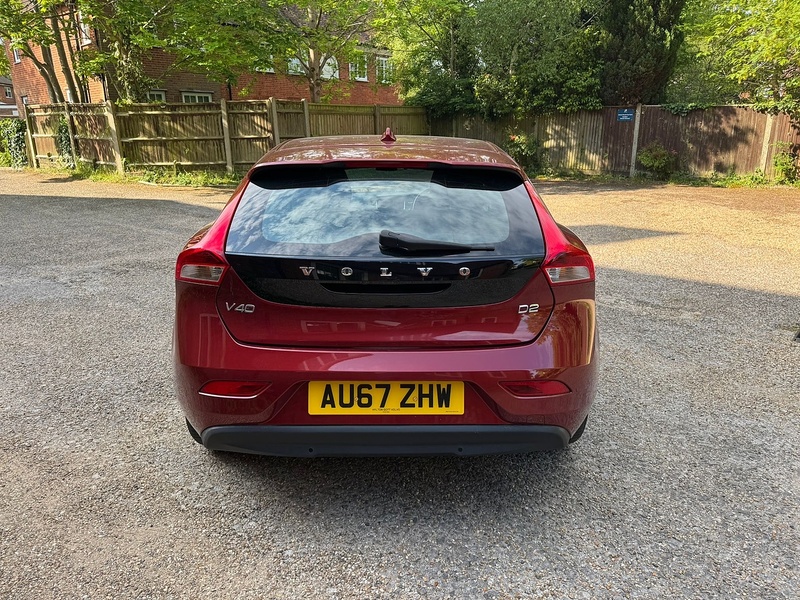 Volvo V40 2.0 D2 Momentum Nav Plus Hatchback 5dr Diesel Manual Euro 6 (s/s) (120 ps) - U10004097