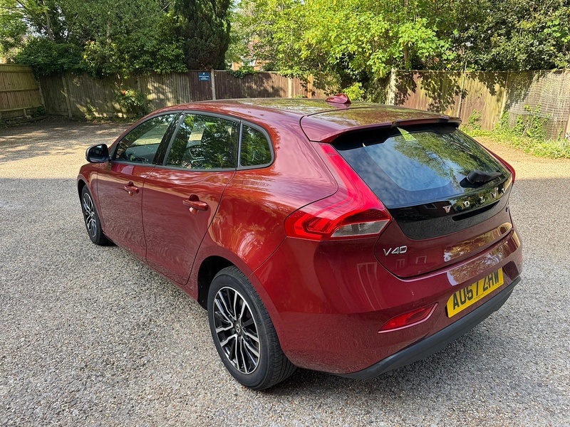 Volvo V40 2.0 D2 Momentum Nav Plus Hatchback 5dr Diesel Manual Euro 6 (s/s) (120 ps) - U10004097