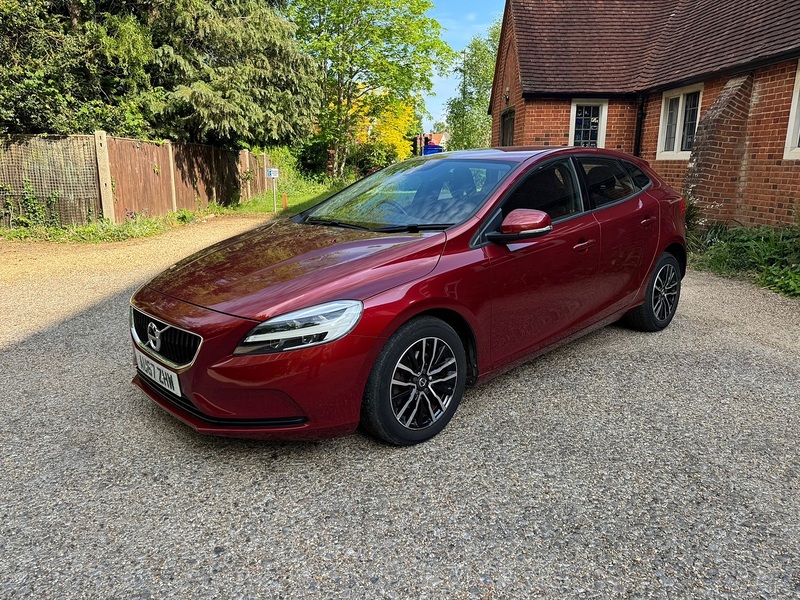 Volvo V40 2.0 D2 Momentum Nav Plus Hatchback 5dr Diesel Manual Euro 6 (s/s) (120 ps) - U10004097
