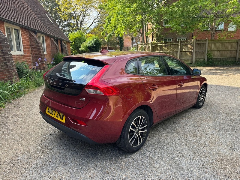 Volvo V40 2.0 D2 Momentum Nav Plus Hatchback 5dr Diesel Manual Euro 6 (s/s) (120 ps) - U10004097