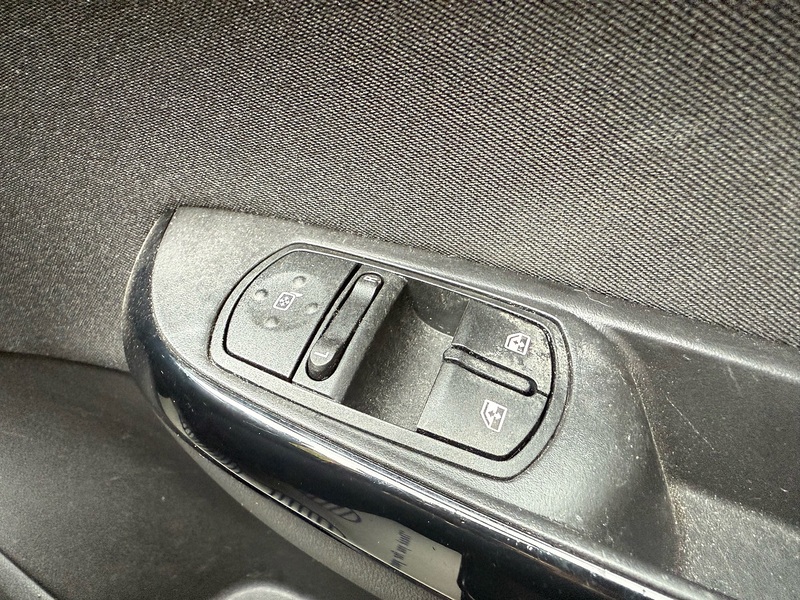 Vauxhall Corsa 1.4i Griffin Hatchback 3dr Petrol Manual Euro 6 (s/s) (90 ps) - U10004131