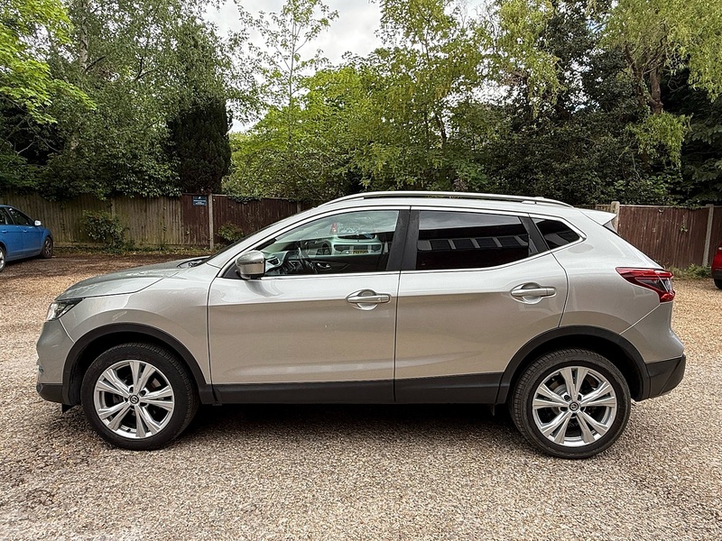 Nissan Qashqai 1.5 dCi N-Connecta SUV 5dr Diesel Manual Euro 6 (s/s) (110 ps) - U10004132