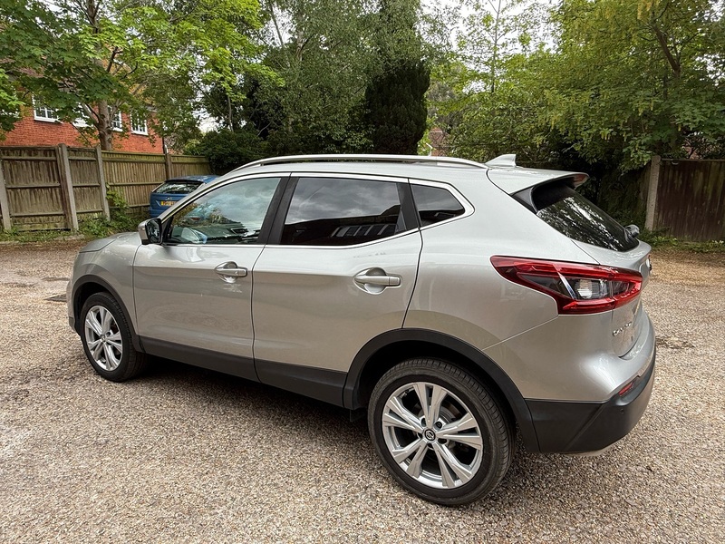 Nissan Qashqai 1.5 dCi N-Connecta SUV 5dr Diesel Manual Euro 6 (s/s) (110 ps) - U10004132
