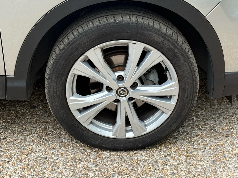 Nissan Qashqai 1.5 dCi N-Connecta SUV 5dr Diesel Manual Euro 6 (s/s) (110 ps) - U10004132