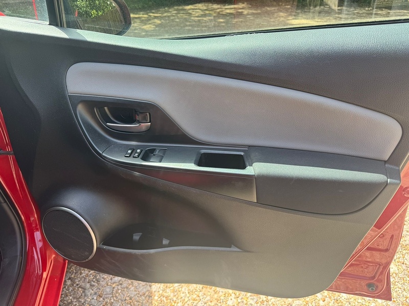 Toyota Yaris 1.33 Dual VVT-i Icon Hatchback 5dr Petrol Manual Euro 6 (99 ps) - U10004143
