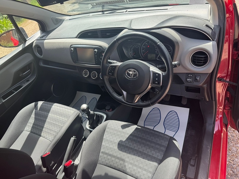 Toyota Yaris 1.33 Dual VVT-i Icon Hatchback 5dr Petrol Manual Euro 6 (99 ps) - U10004143