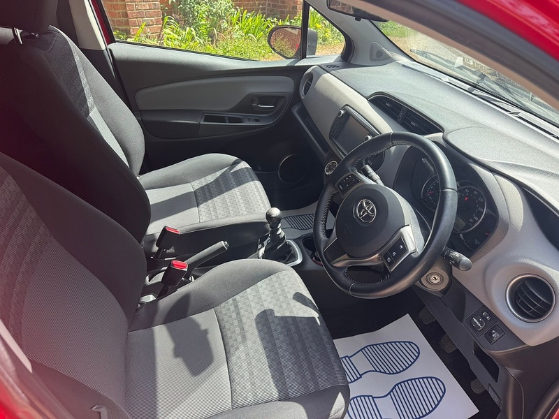 Toyota Yaris 1.33 Dual VVT-i Icon Hatchback 5dr Petrol Manual Euro 6 (99 ps) - U10004143