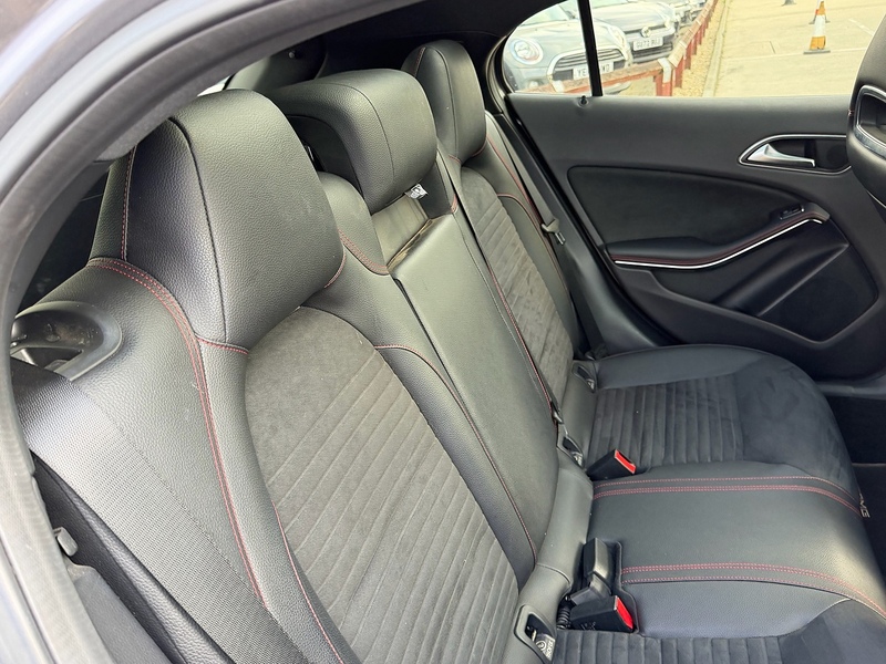 Mercedes-Benz GLA 2.1 GLA220d AMG Line (Premium Plus) SUV 5dr Diesel 7G-DCT 4MATIC Euro 6 (s/s) (177 ps) - U10004167