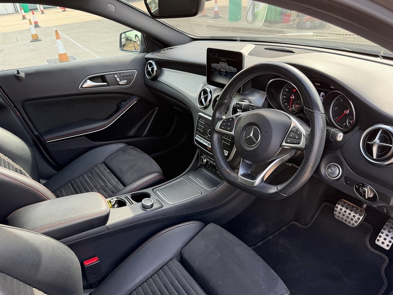 Mercedes-Benz GLA 2.1 GLA220d AMG Line (Premium Plus) SUV 5dr Diesel 7G-DCT 4MATIC Euro 6 (s/s) (177 ps) - U10004167