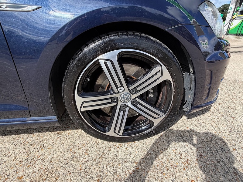Volkswagen Golf 2.0 TSI BlueMotion Tech R Hatchback 5dr Petrol Manual 4Motion Euro 6 (s/s) (300 ps) - U10004188