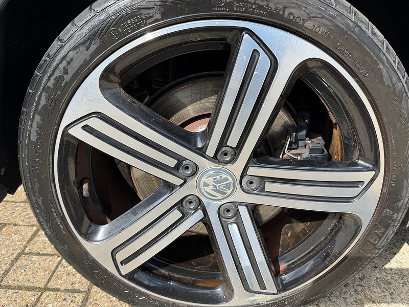 Volkswagen Golf 2.0 TSI BlueMotion Tech R Hatchback 5dr Petrol Manual 4Motion Euro 6 (s/s) (300 ps) - U10004188