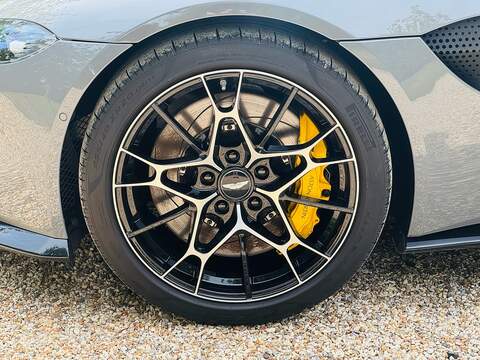Aston Martin Vantage 4.0 V8 Coupe 2dr Petrol Manual Euro 6 (510 ps) - U10004192