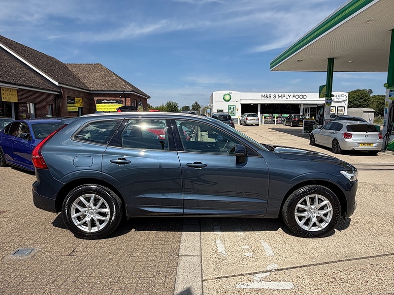 Volvo XC60 2.0 B4 MHEV Momentum SUV 5dr Diesel Hybrid Auto AWD Euro 6 (s/s) (197 ps) - U10004199
