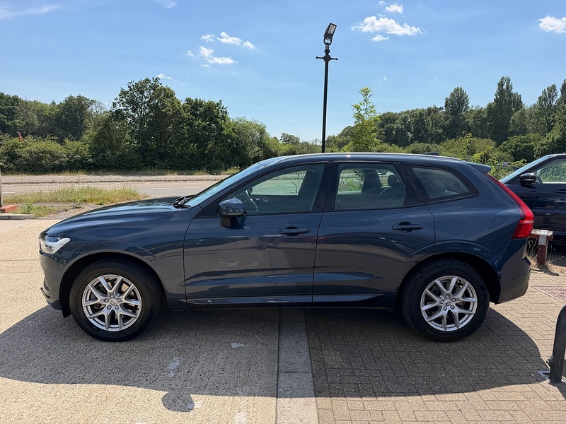 Volvo XC60 2.0 B4 MHEV Momentum SUV 5dr Diesel Hybrid Auto AWD Euro 6 (s/s) (197 ps) - U10004199