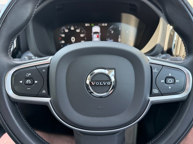 Volvo XC60 2.0 B4 MHEV Momentum SUV 5dr Diesel Hybrid Auto AWD Euro 6 (s/s) (197 ps) - U10004199