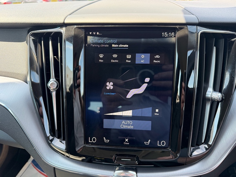 Volvo XC60 2.0 B4 MHEV Momentum SUV 5dr Diesel Hybrid Auto AWD Euro 6 (s/s) (197 ps) - U10004199