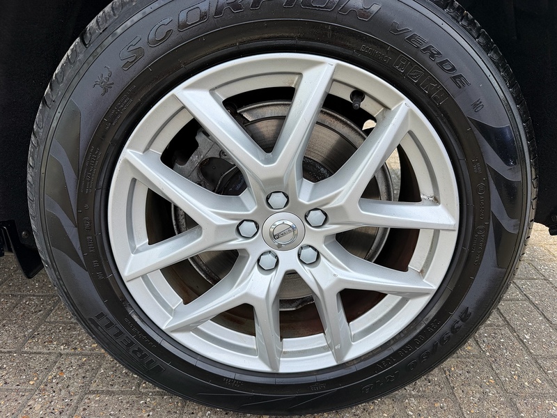 Volvo XC60 2.0 B4 MHEV Momentum SUV 5dr Diesel Hybrid Auto AWD Euro 6 (s/s) (197 ps) - U10004199