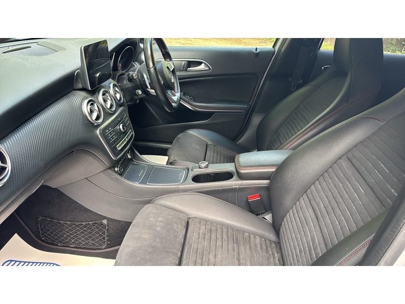 Mercedes-Benz A Class 2.1 A200d AMG Line (Premium) Hatchback 5dr Diesel 7G-DCT Euro 6 (s/s) (136 ps) - U10004200
