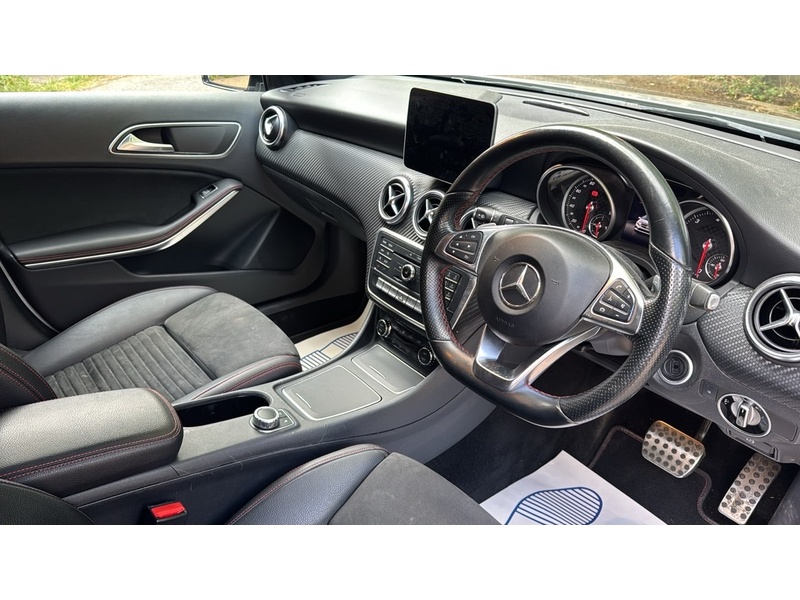 Mercedes-Benz A Class 2.1 A200d AMG Line (Premium) Hatchback 5dr Diesel 7G-DCT Euro 6 (s/s) (136 ps) - U10004200