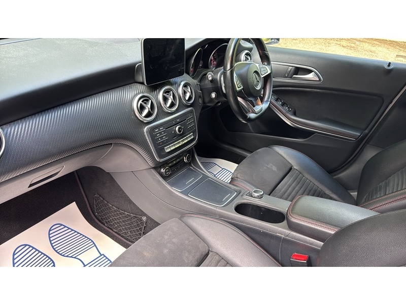 Mercedes-Benz A Class 2.1 A200d AMG Line (Premium) Hatchback 5dr Diesel 7G-DCT Euro 6 (s/s) (136 ps) - U10004200