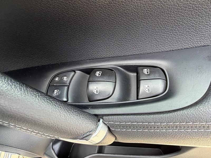 Nissan Qashqai 1.2 DIG-T Tekna SUV 5dr Petrol XTRON Euro 6 (s/s) (115 ps) - U10004220