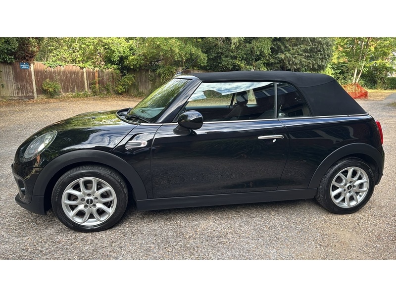 MINI Convertible 1.5 Cooper Convertible 2dr Petrol Manual Euro 6 (s/s) (136 ps) - U10004231