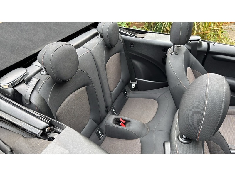 MINI Convertible 1.5 Cooper Convertible 2dr Petrol Manual Euro 6 (s/s) (136 ps) - U10004231