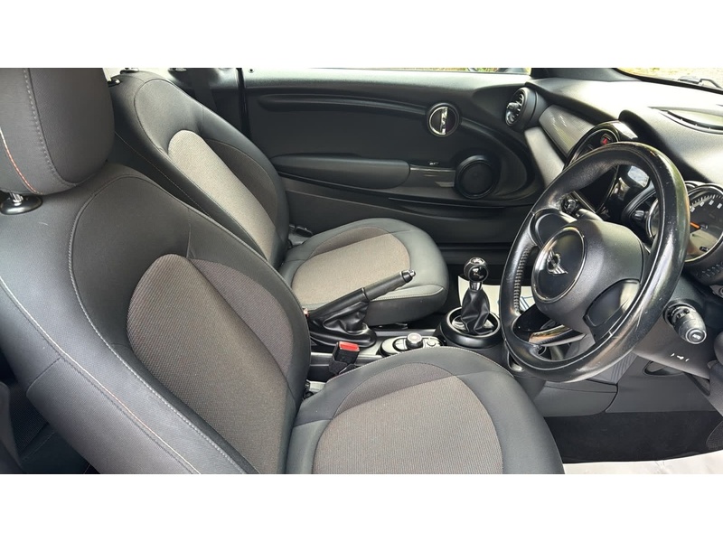 MINI Convertible 1.5 Cooper Convertible 2dr Petrol Manual Euro 6 (s/s) (136 ps) - U10004231